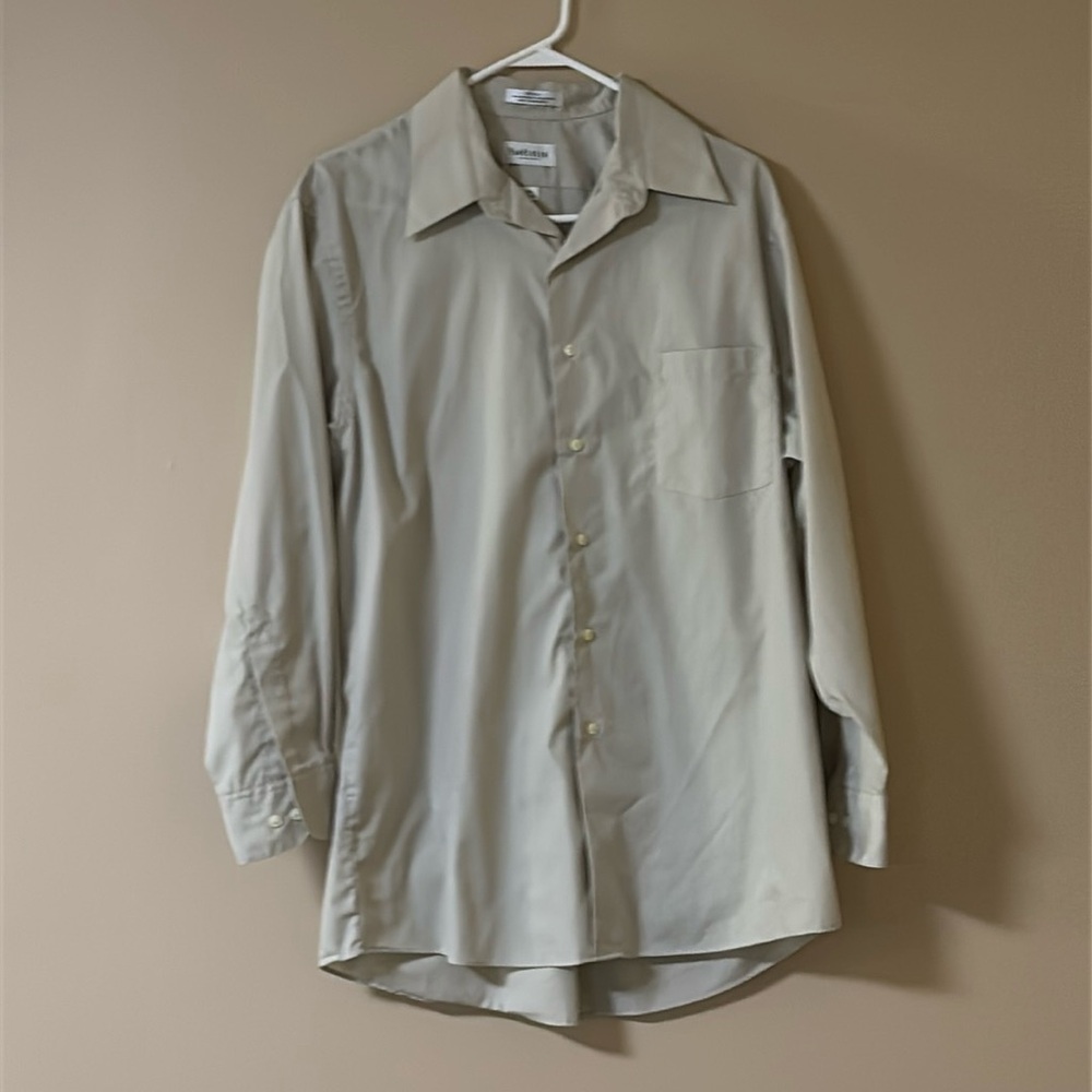 Van Heusen 16 1/2 32/33 Men’s Tan Wrinkle Free Poplin Long Sleeve Dress Shirt